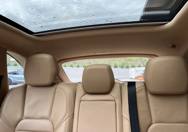 Porsche Cayenne cena 229000 przebieg: 175000, rok produkcji 2017 z Gdańsk małe 781